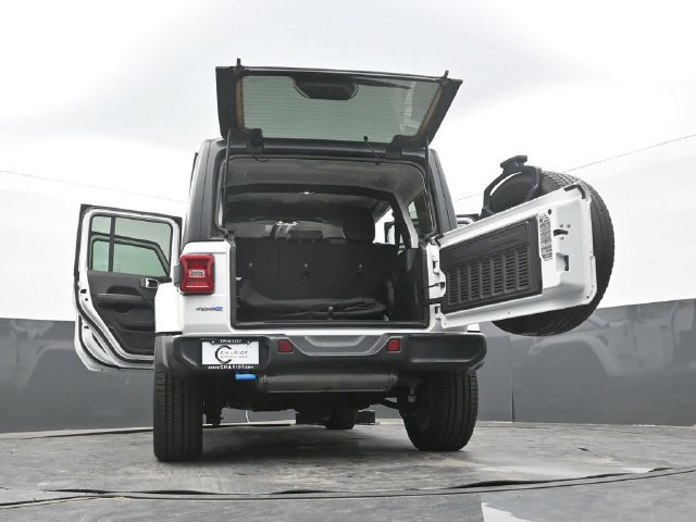Used 2023 Jeep Wrangler Unlimited Sahara w/ Cold Weather Group AWD/4WD image 66