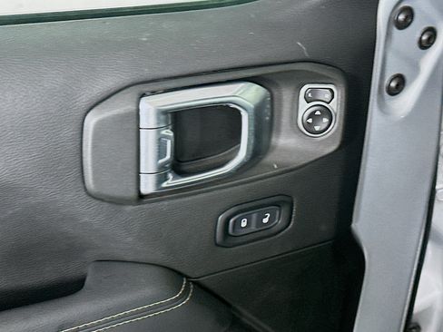 Used 2023 Jeep Wrangler Unlimited Sahara w/ Dual Top Group AWD/4WD image 15