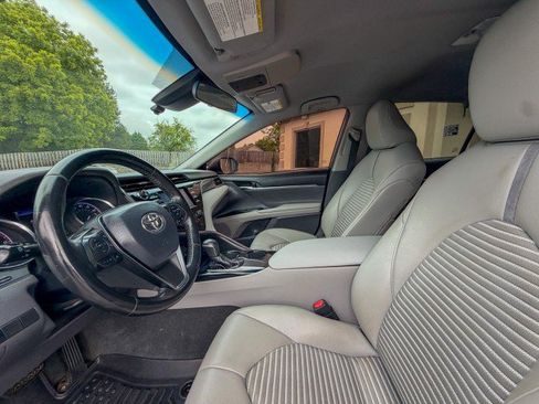 Used 2018 Toyota Camry SE FWD image 5