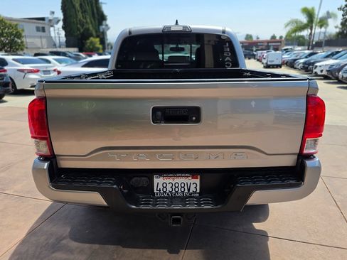 Used 2017 Toyota Tacoma TRD Sport w/ Tow Package RWD image 11