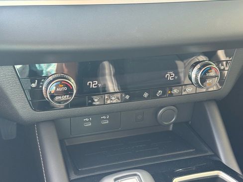 New 2025 Mitsubishi Outlander SE image 30