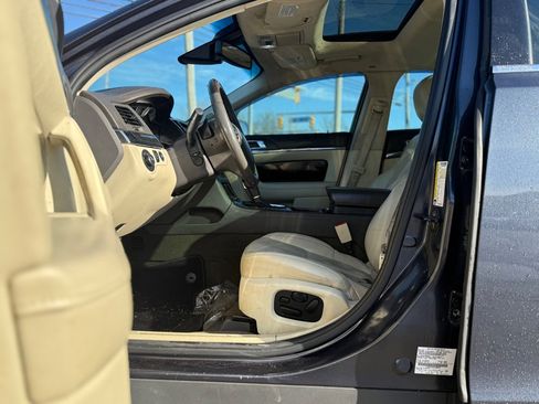 Used 2013 Lincoln MKS image 10