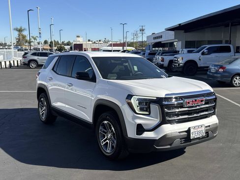 Used 2025 GMC Terrain Elevation image 3