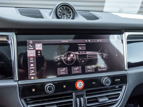 Certified 2026 Porsche Macan AWD/4WD image 21