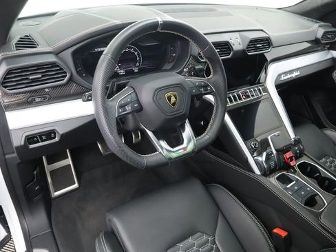 Used 2022 Lamborghini Urus image 9