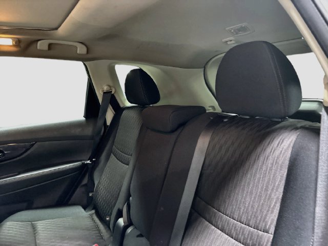 Used 2017 Nissan Rogue SV AWD/4WD image 14