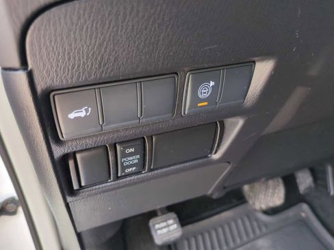 Used 2022 Nissan Armada SL w/ Captain's Chairs Package image 36