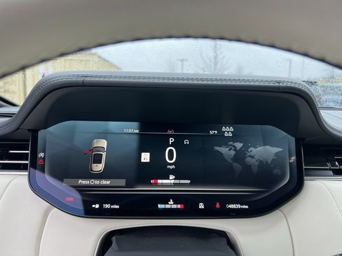 Used 2025 Land Rover Range Rover Long Wheelbase SE image 23