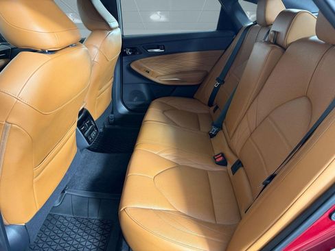 Used 2019 Toyota Avalon Limited image 12