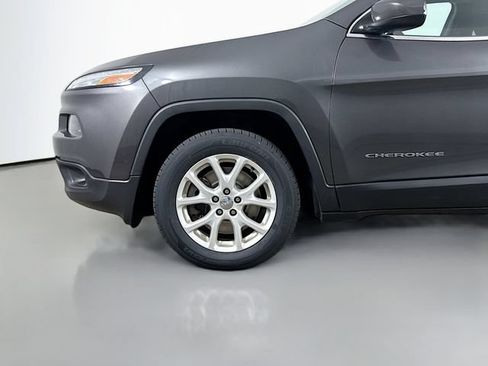 Used 2016 Jeep Cherokee Latitude w/ Comfort/Convenience Group FWD image 29