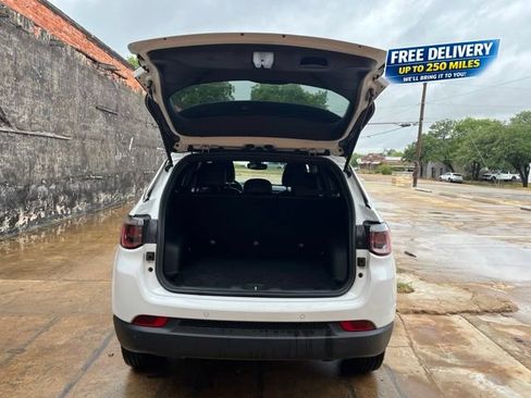 Used 2025 Jeep Compass Limited AWD/4WD image 9