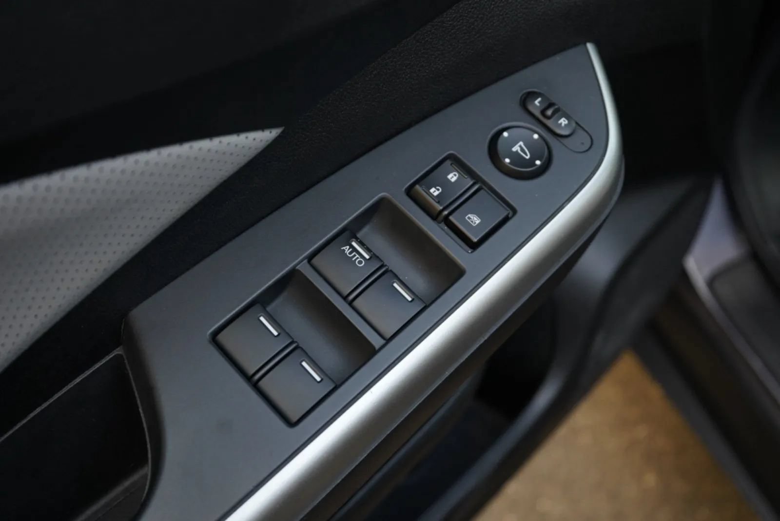 Used 2016 Honda CR-V Touring image 16