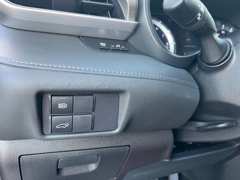 Used 2021 Toyota Highlander LE image 9