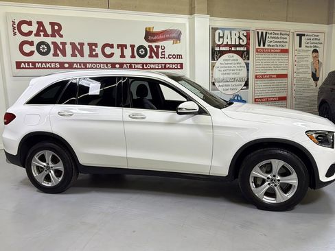 Used 2018 Mercedes-Benz GLC 300 4MATIC w/ Premium Package image 5