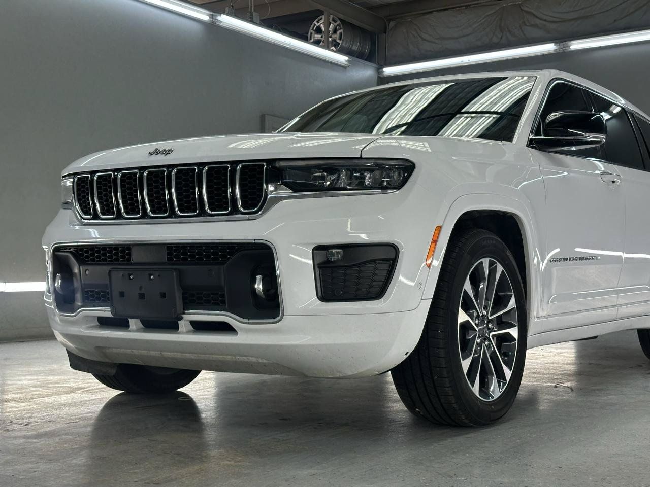 Used 2023 Jeep Grand Cherokee L Overland AWD/4WD image 4