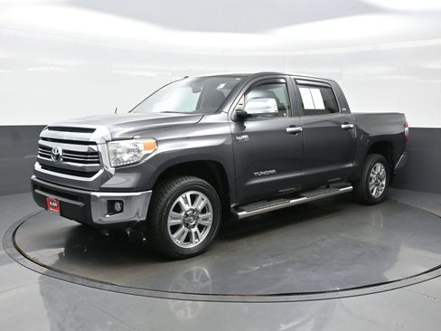 Used 2017 Toyota Tundra SR5 w/ SR5 Upgrade Package AWD/4WD image 2