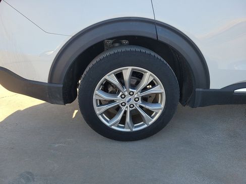 Used 2023 Ford Explorer Limited image 8