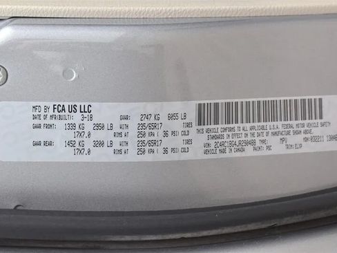 Used 2018 Chrysler Pacifica Touring-L FWD image 33