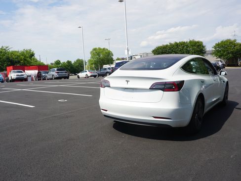 Used 2018 Tesla Model 3 RWD image 3