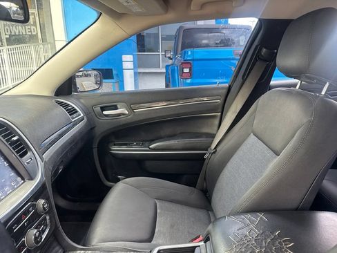 Used 2018 Chrysler 300 Touring w/ Driver Convenience Group RWD image 19