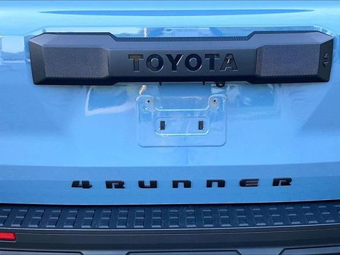 Certified 2025 Toyota 4Runner SR5 AWD/4WD image 10