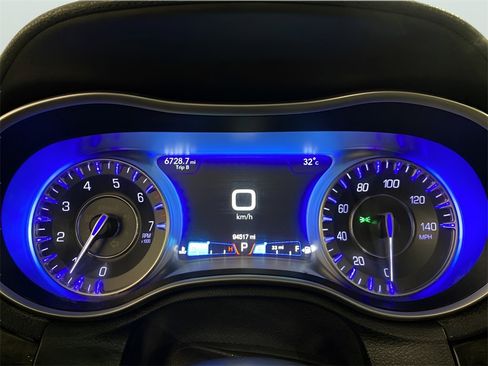 Used 2016 Chrysler 300 C image 12