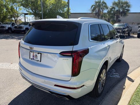 Used 2021 Cadillac XT6 Premium Luxury image 4