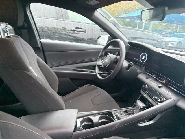 Used 2025 Hyundai Elantra SEL FWD image 16