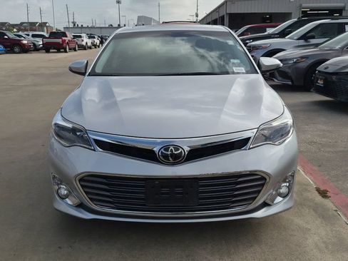 Used 2014 Toyota Avalon Limited w/ Technology Package FWD image 5