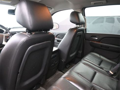 Used 2011 Chevrolet Suburban LT image 27