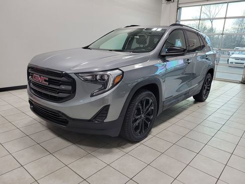 Used 2020 GMC Terrain SLE w/ Driver Convenience Package image 3