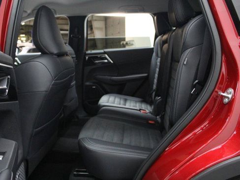 New 2026 Mitsubishi Outlander SE image 24