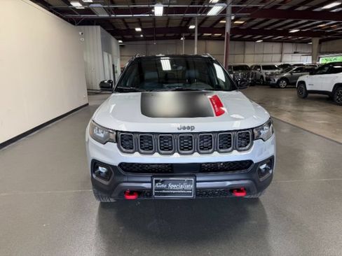Used 2025 Jeep Compass Trailhawk AWD/4WD image 6