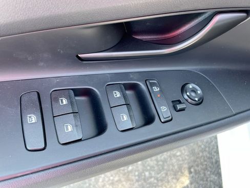 Used 2025 Hyundai Elantra SEL image 39