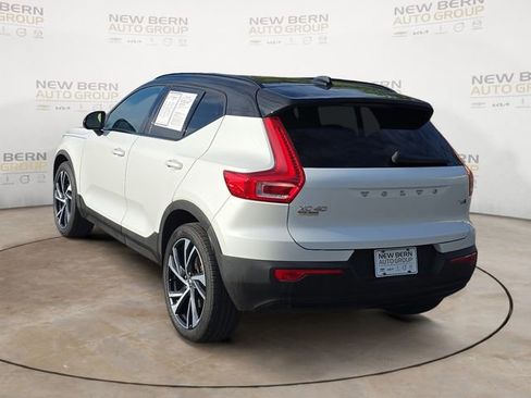 Used 2021 Volvo XC40 T5 R-Design w/ Advanced Package AWD/4WD image 3