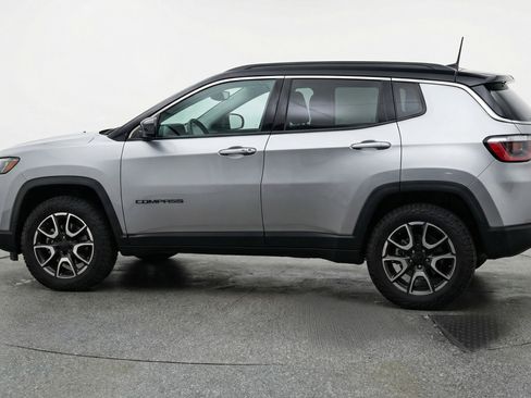 Used 2025 Jeep Compass Trailhawk AWD/4WD image 5