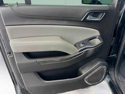 Used 2019 Chevrolet Suburban LT image 27