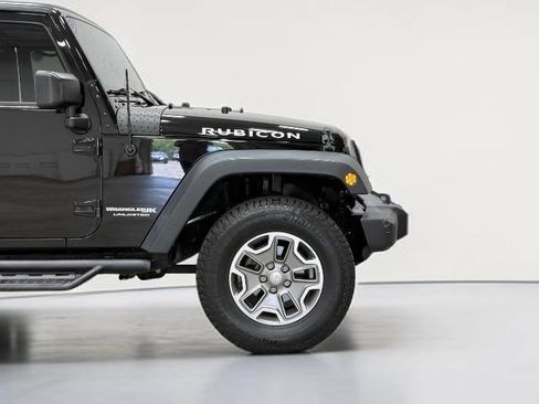 Used 2018 Jeep Wrangler Unlimited Rubicon w/ Connectivity Group AWD/4WD image 12
