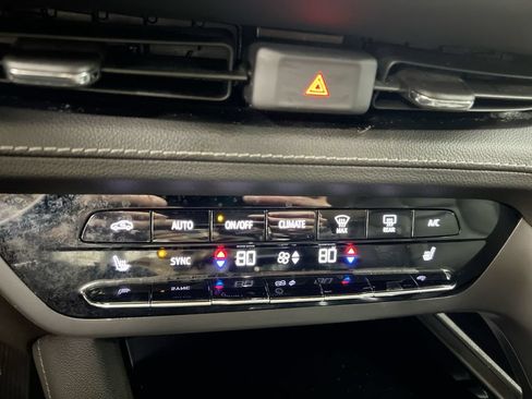 Used 2022 Buick Envision Essence w/ Technology Package I FWD image 16