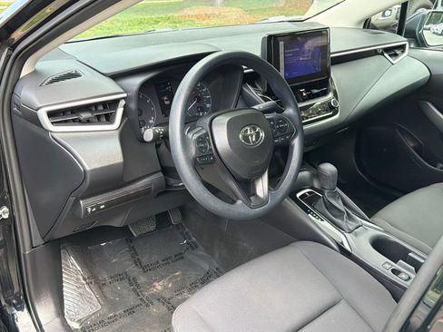Used 2025 Toyota Corolla LE FWD image 17