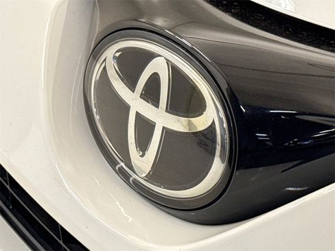 Used 2017 Toyota RAV4 LE image 6