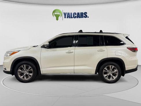 Used 2015 Toyota Highlander XLE AWD/4WD image 2