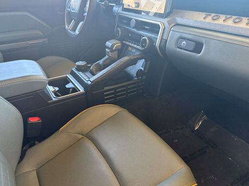 Certified 2025 Toyota 4Runner Trailhunter image 19