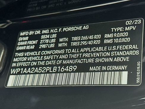 Certified 2023 Porsche Macan AWD/4WD image 35