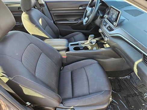 Used 2024 Nissan Altima 2.5 SV image 18