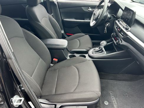 Used 2019 Kia Forte LXS FWD image 9