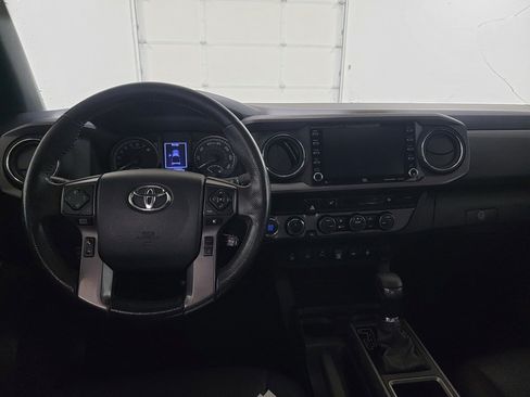 Used 2020 Toyota Tacoma TRD Off-Road w/ TRD Premium Off Road Package AWD/4WD image 12