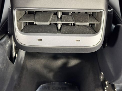 Used 2022 Tesla Model Y Performance image 38