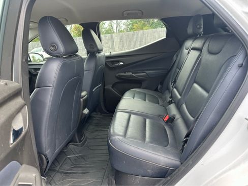 Used 2022 Chevrolet Bolt EUV LT w/ Convenience Package FWD image 22