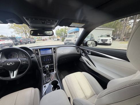 Used 2017 INFINITI Q60 3.0t w/ Premium Plus Package 3.0T image 18